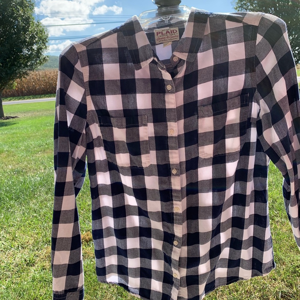 Long sleeve button down plaid shirt